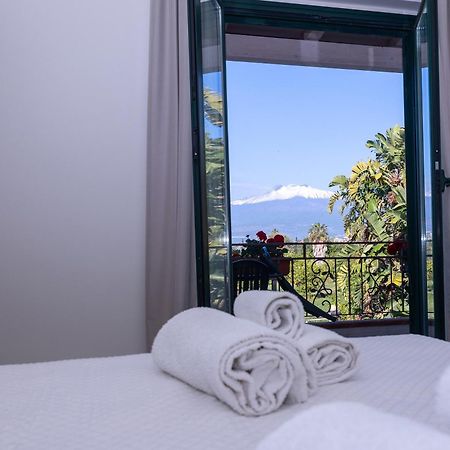 Villa Iris Giardini Naxos Bagian luar foto