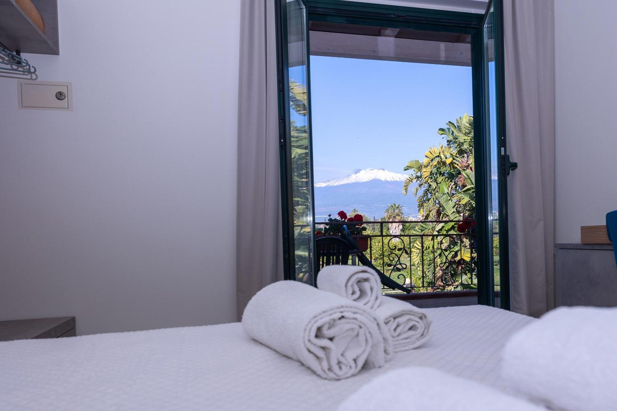 Villa Iris Giardini Naxos Bagian luar foto
