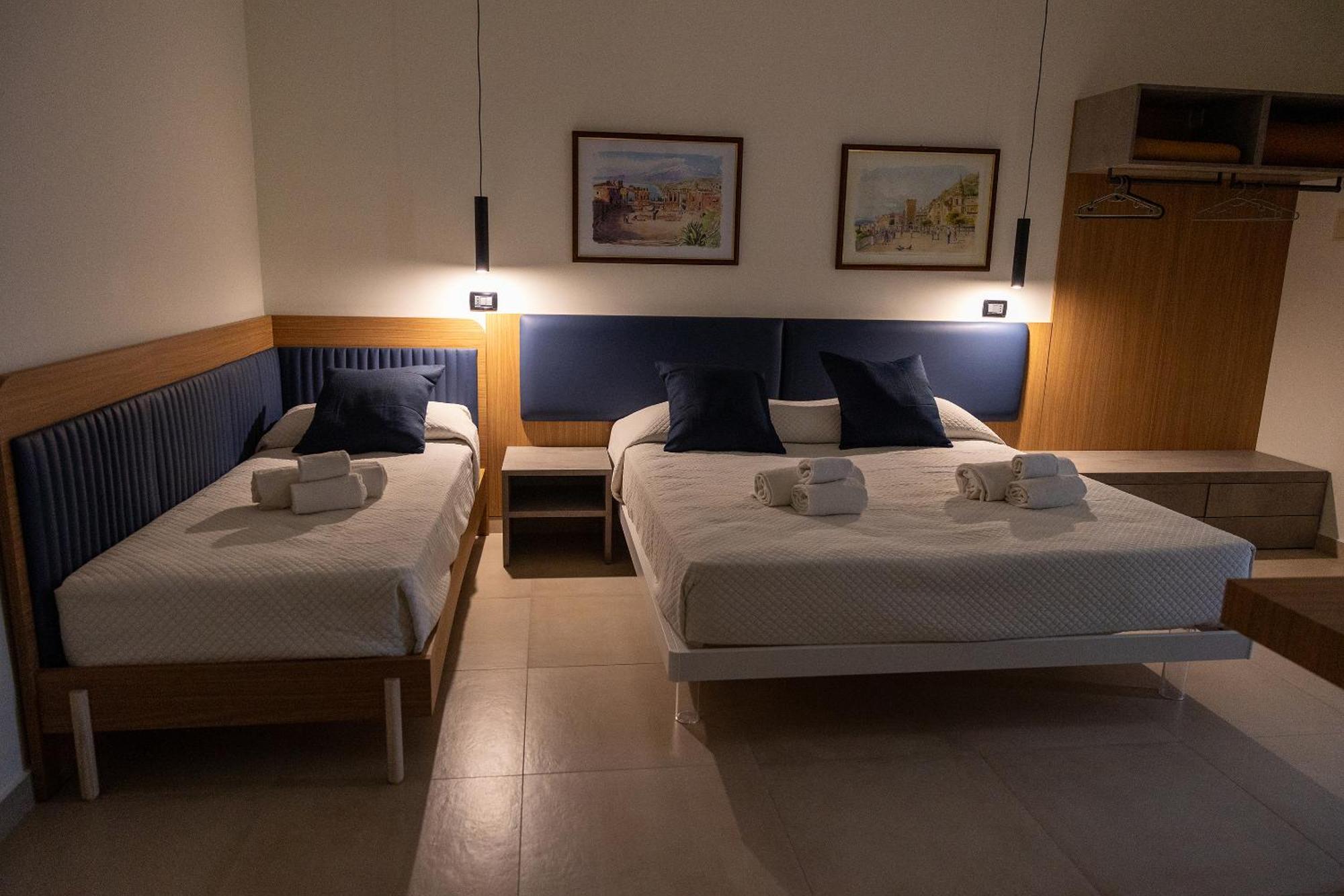Villa Iris Giardini Naxos Bagian luar foto