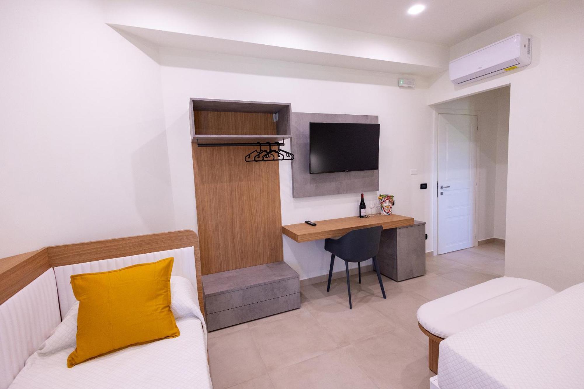 Villa Iris Giardini Naxos Bagian luar foto
