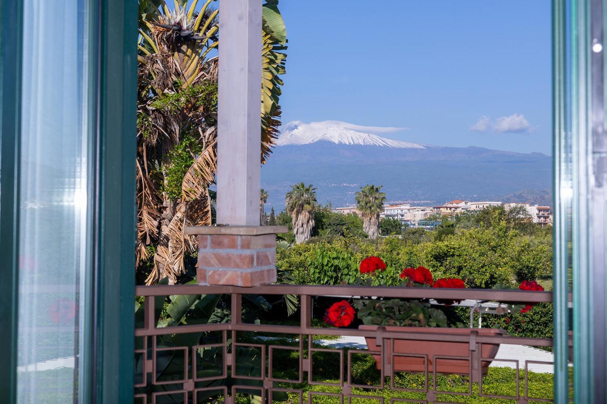 Villa Iris Giardini Naxos Bagian luar foto