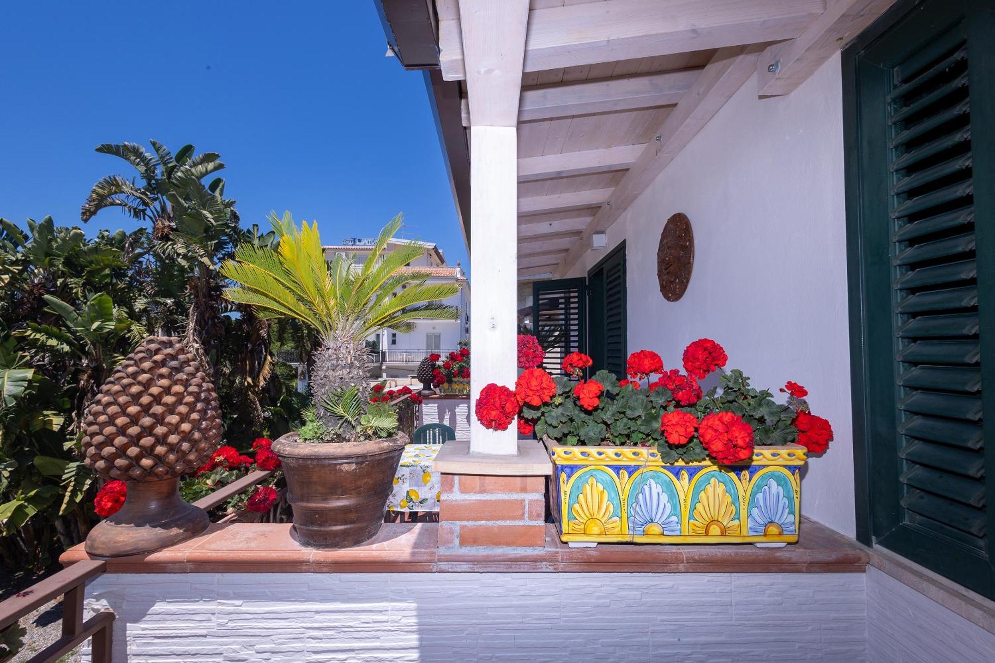 Villa Iris Giardini Naxos Bagian luar foto