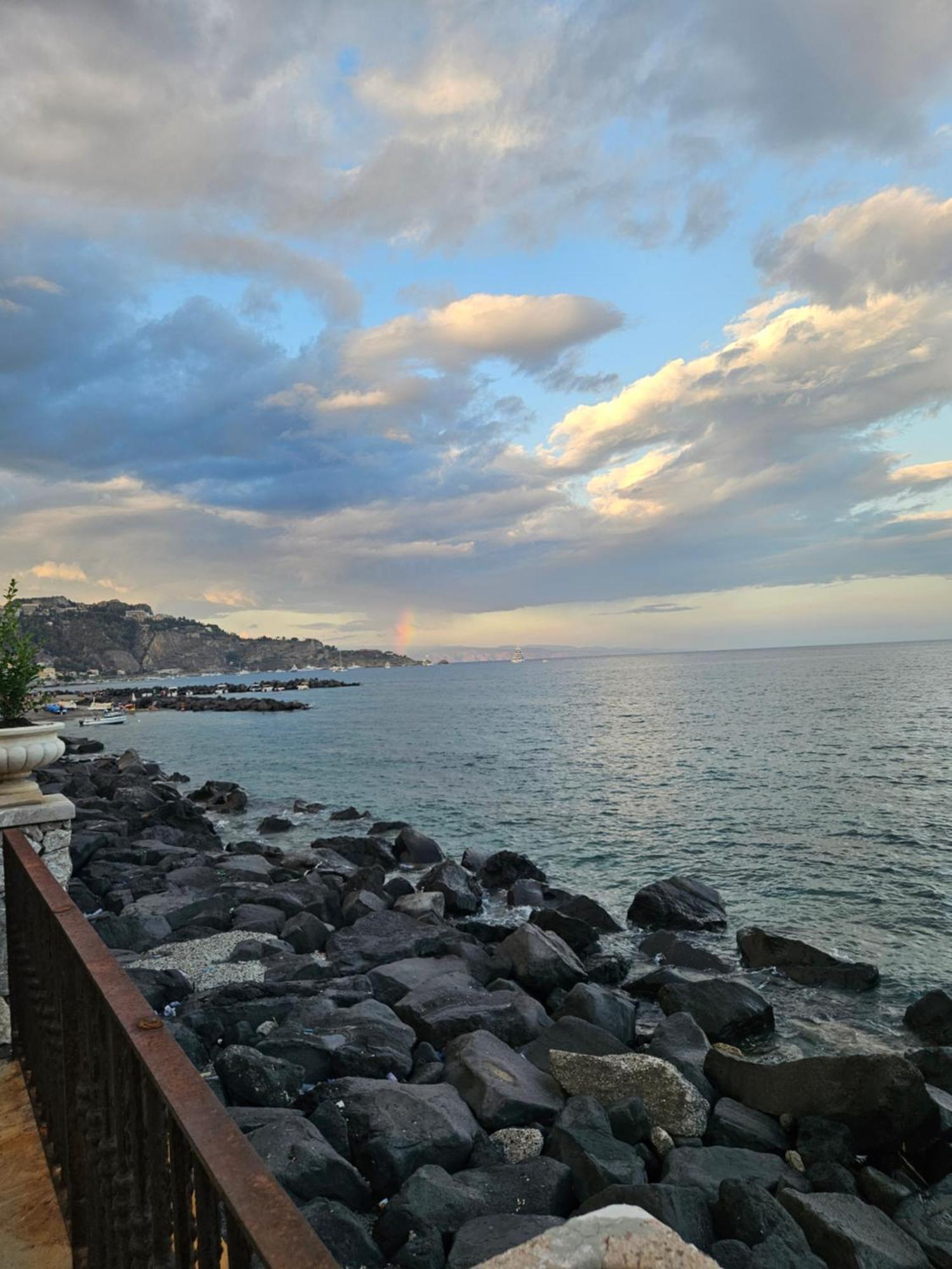Villa Iris Giardini Naxos Bagian luar foto