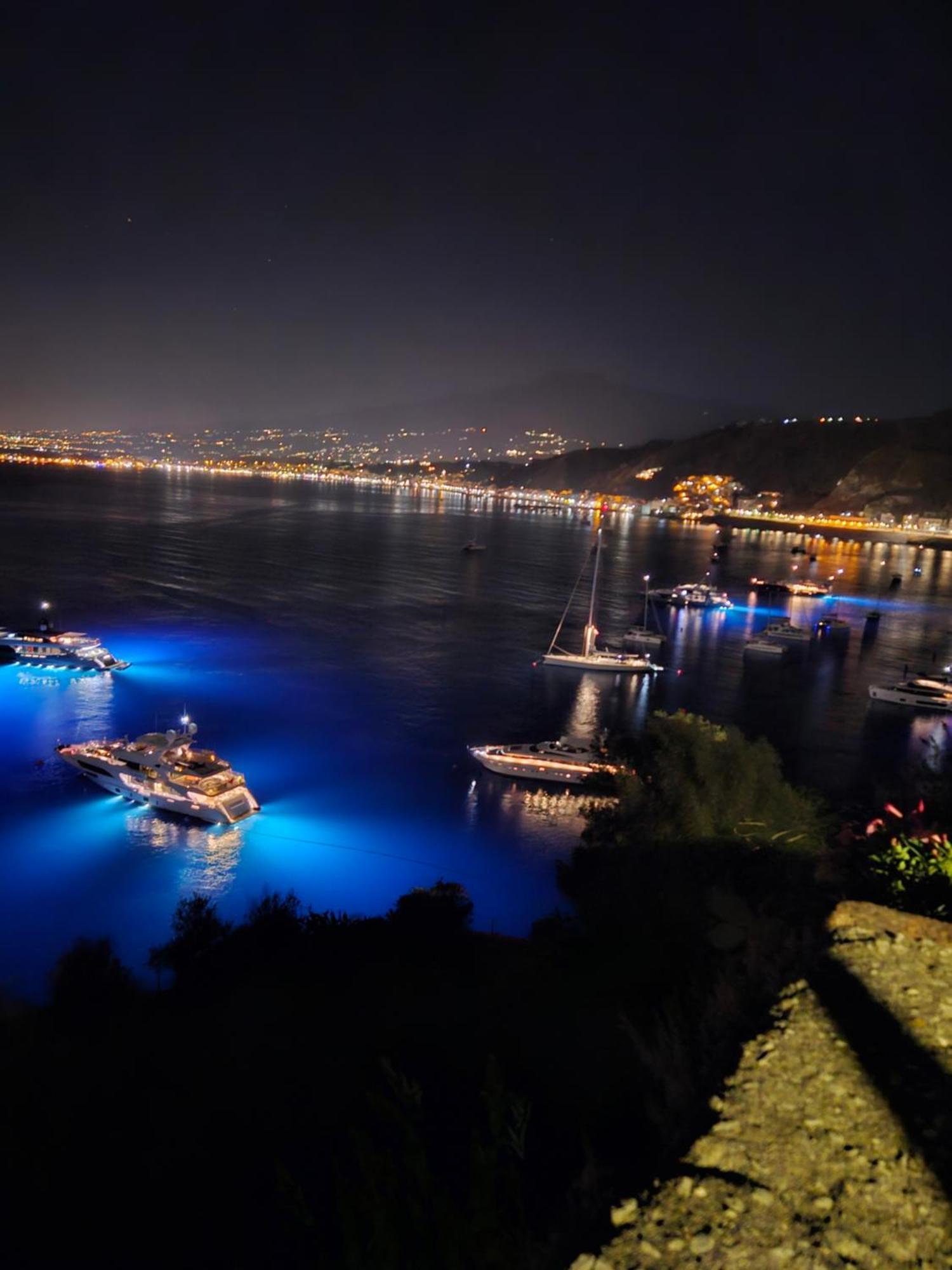 Villa Iris Giardini Naxos Bagian luar foto